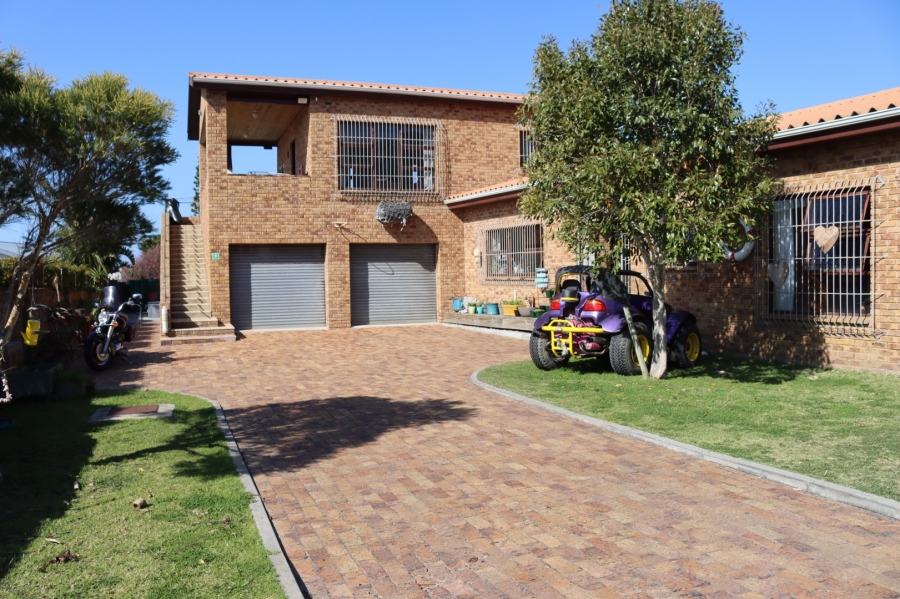 6 Bedroom Property for Sale in Kleinmond Western Cape